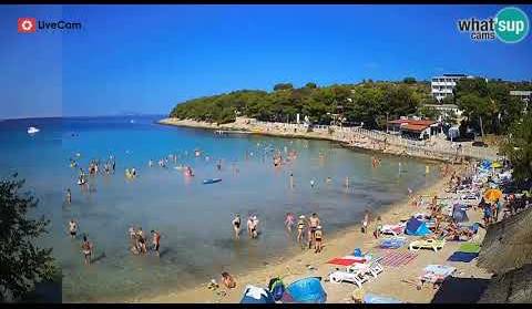 Slanica puna plaža turista -  Murter, ljeto 2022.