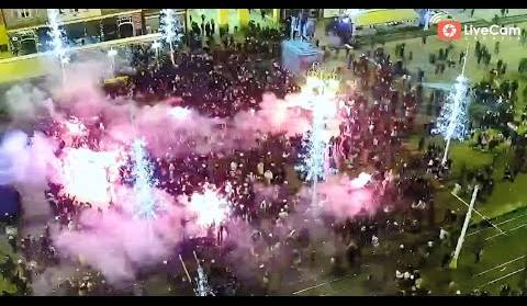 Navijači i bakljada na Trgu - 13.12.2022.