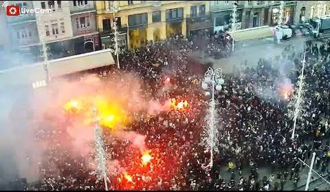 Slavlje nove VATRENE BRONCE!!! Baklje, pjesma, rakete 17.12.2022.