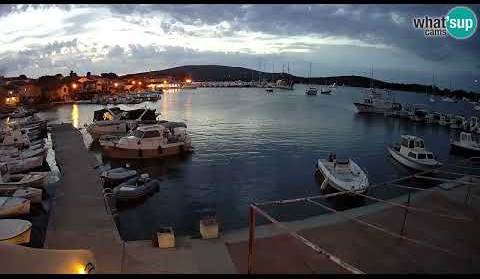 Ilovik - poznato sidrište, puno jedrilica i jahti 01.08.2023.