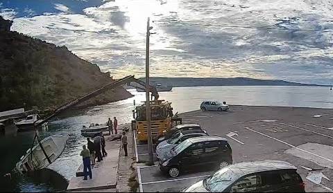 Vađenje potopljene brodice - Prizna, Live Cam Croatia