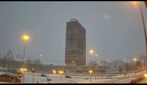 Snijeg u Zagrebu - promet uz neboder Vjesnika - Live Cam Croatia