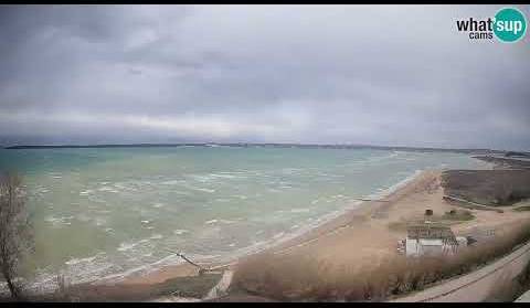 ORKANSKA BURA U NINU! Kraljičina plaža pod udarima olujnog vjetra!