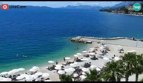 Ljeto u Podgori: Time lapse uživo s plaže – gužva, suncobrani i kristalno more 2026.