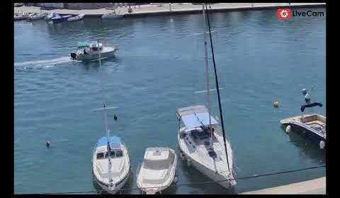Vrboska, otok Hvar! Panoramska web kamera kruži marinom i lukom – ljetna razglednica Jadrana